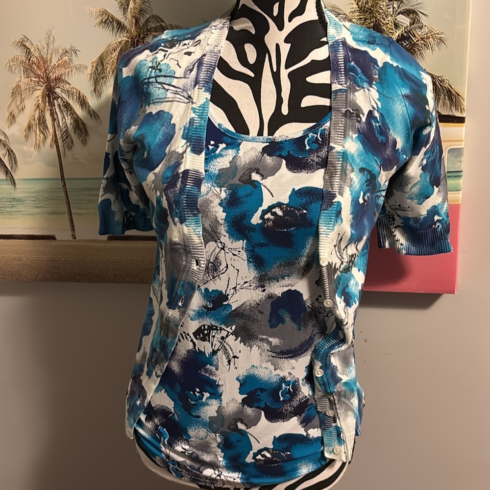 Women’s floral s/s cardigan- small with matching tank(nwt) 2 pieces